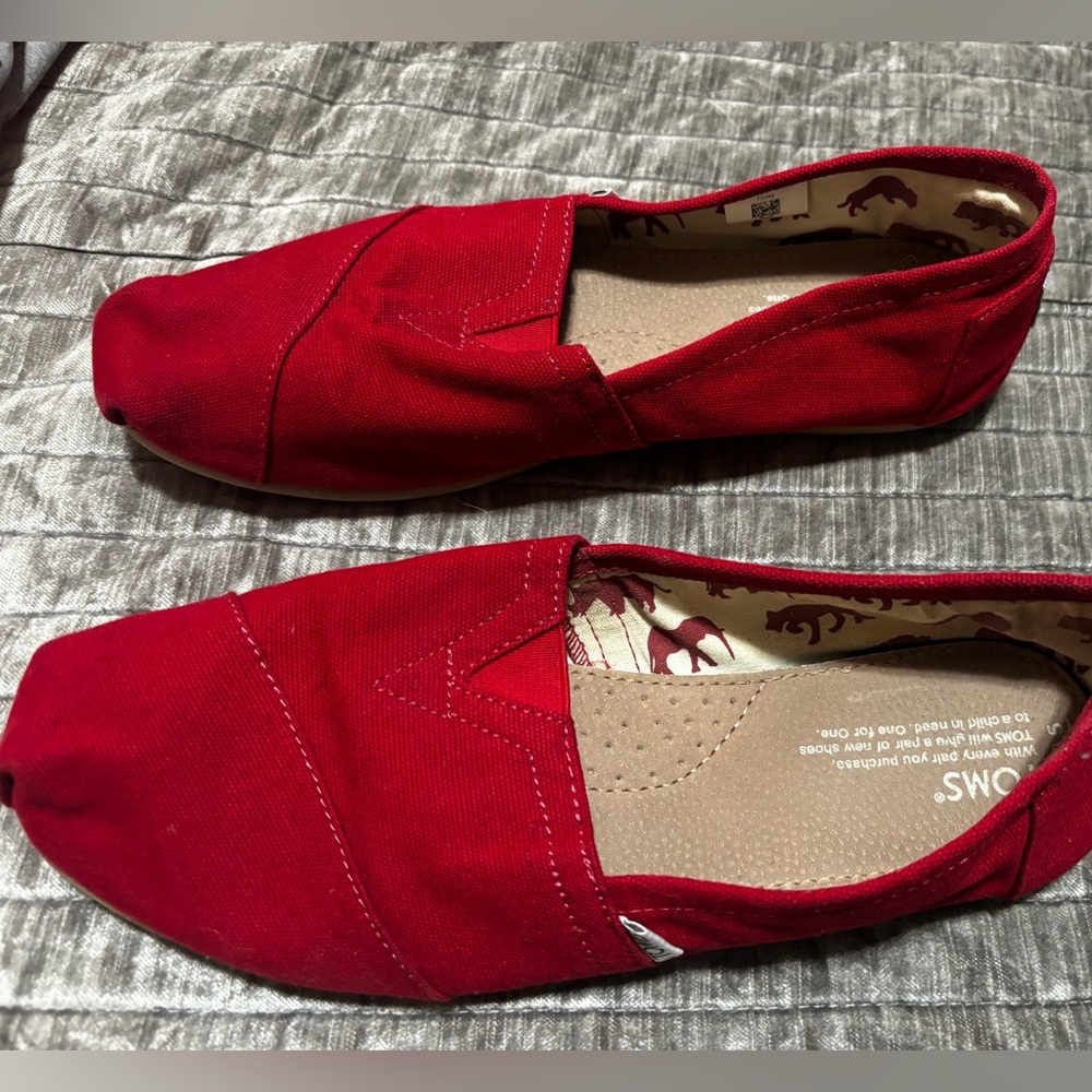 Red Toms Slip on - Picture 2 of 5